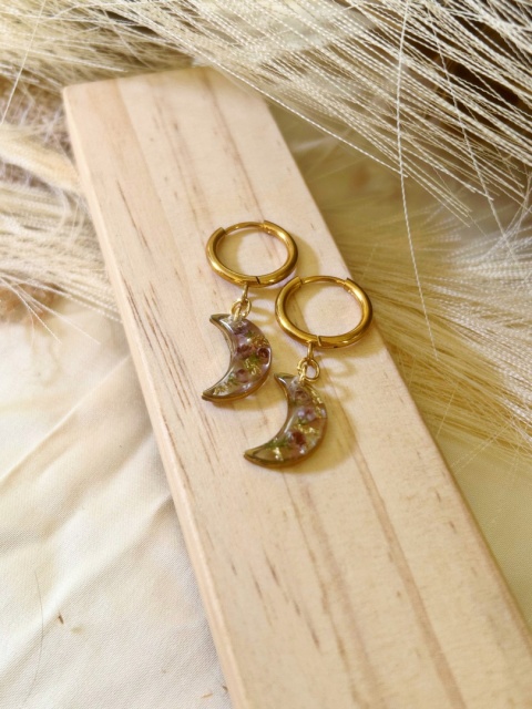 ęcznie robione kolczyki z żywicy z naturalnymi kwiatami wrzosu – idealny prezent