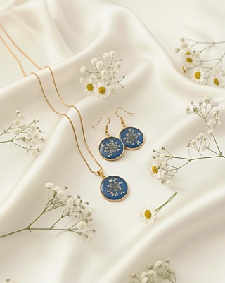 Komplet biżuterii handmade – naszyjnik 60 cm i kolczyki z prawdziwymi kwiatami dzikiej marchwi