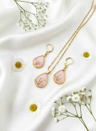 Komplet biżuterii handmade z prawdziwymi kwiatami – naszyjnik i kolczyki