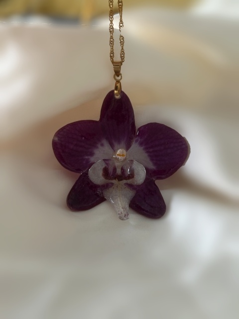 naszyjnik z prawdziwego storczyka