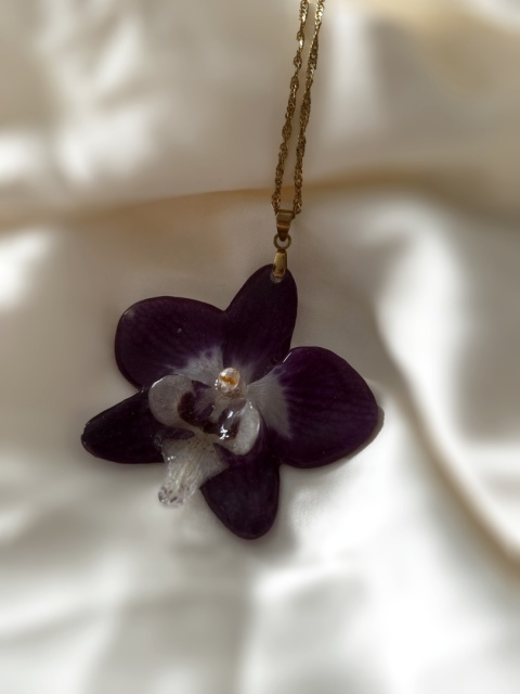 naszyjnik z prawdziwego storczyka