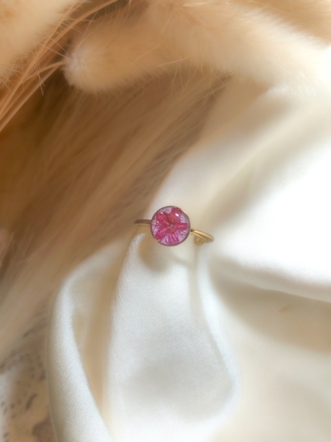 ręcznie robiony pierścionek z kwiatami