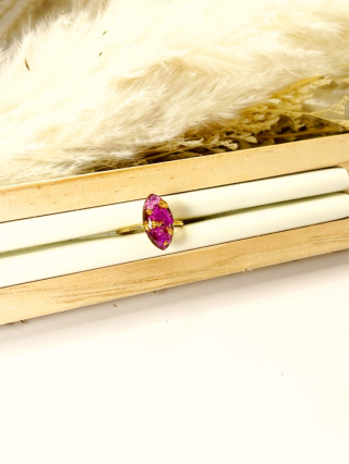 Pierścionek z różowymi gipsówkami handmade – pozłacany i regulowany