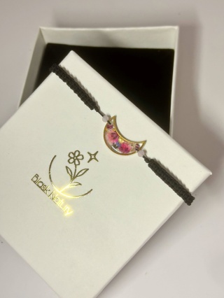 🌙 Bransoletka z Księżycem i Kwiatami Gipsówki – Ręcznie Robiona Biżuteria z Żywicy 🌸