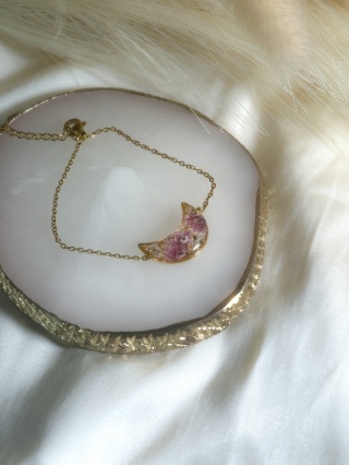 Wyjątkowa bransoletka z księżycem i kwiatami