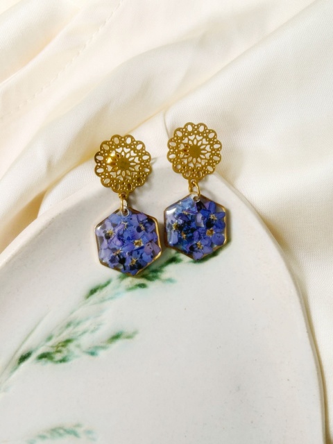 Kolczyki wiszące z niezapominajkami